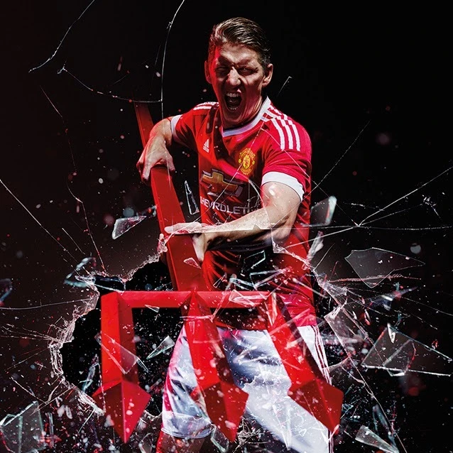 Bastian Schweinsteiger và đoạn kết bi thảm ở M.U ảnh 1 Poster quảng bá ngày Bastian gia nhập quỷ đỏ